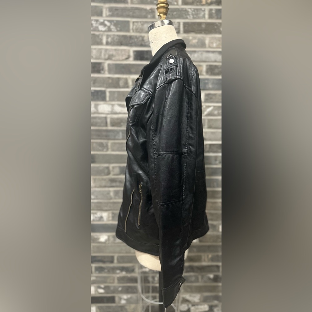 Black Motorcycle Style Jacket - image 4